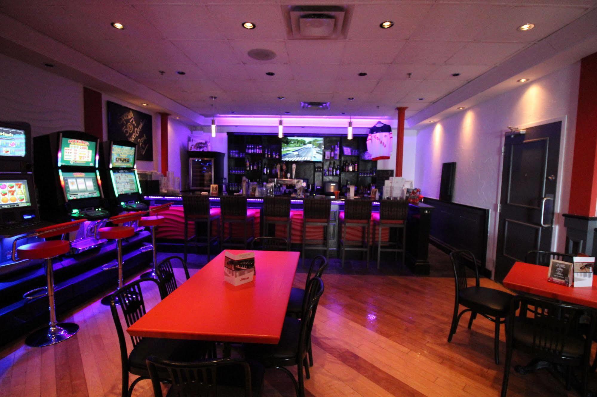 Chrome Centre-ville Hotel Montreal
