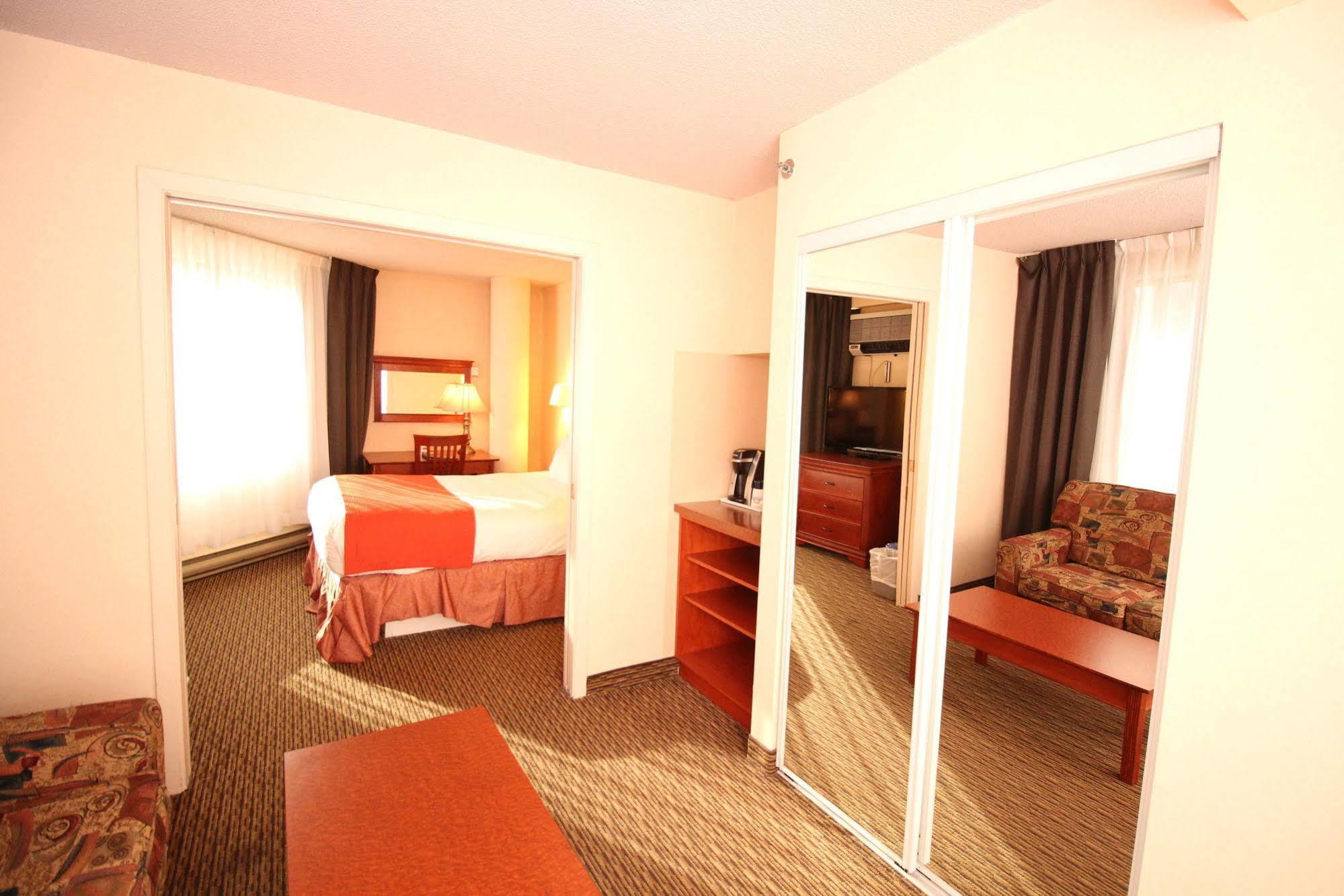 Chrome Centre-ville Hotel 3*
